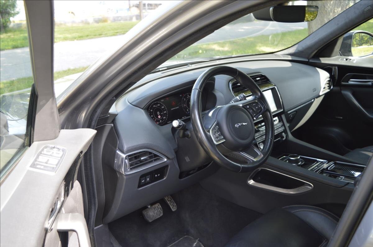 Jaguar F-Pace SUV 2,0 l 132 kw