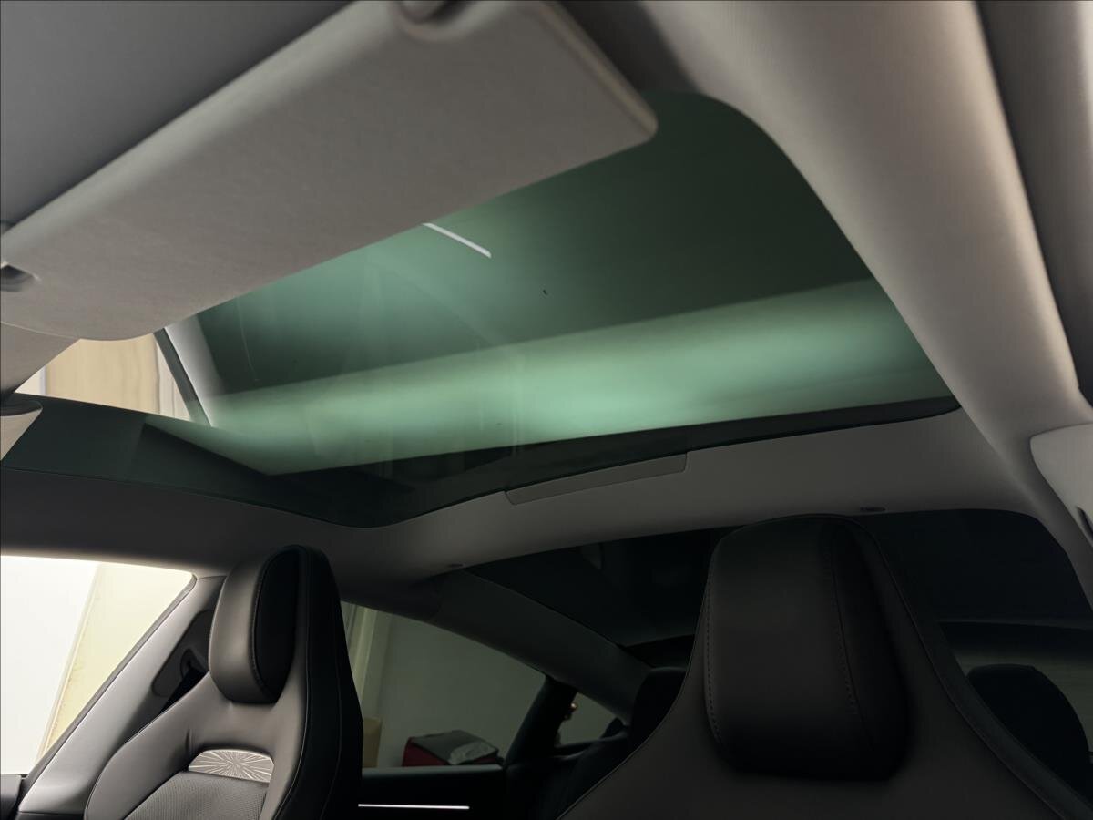 Tesla Model 3 Sedan 0,0 460 kw