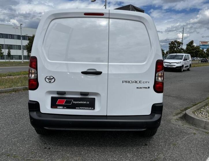 Toyota ProAce City 12