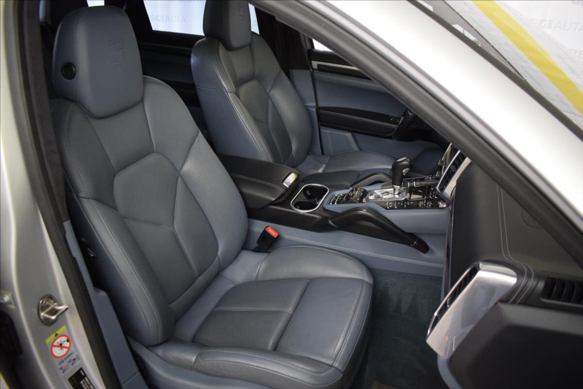 Porsche Cayenne SUV 4,8 l 405 kw