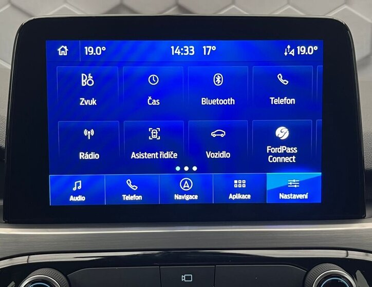 Ford Kuga SUV / Terénní 2,5 l 140 kw
