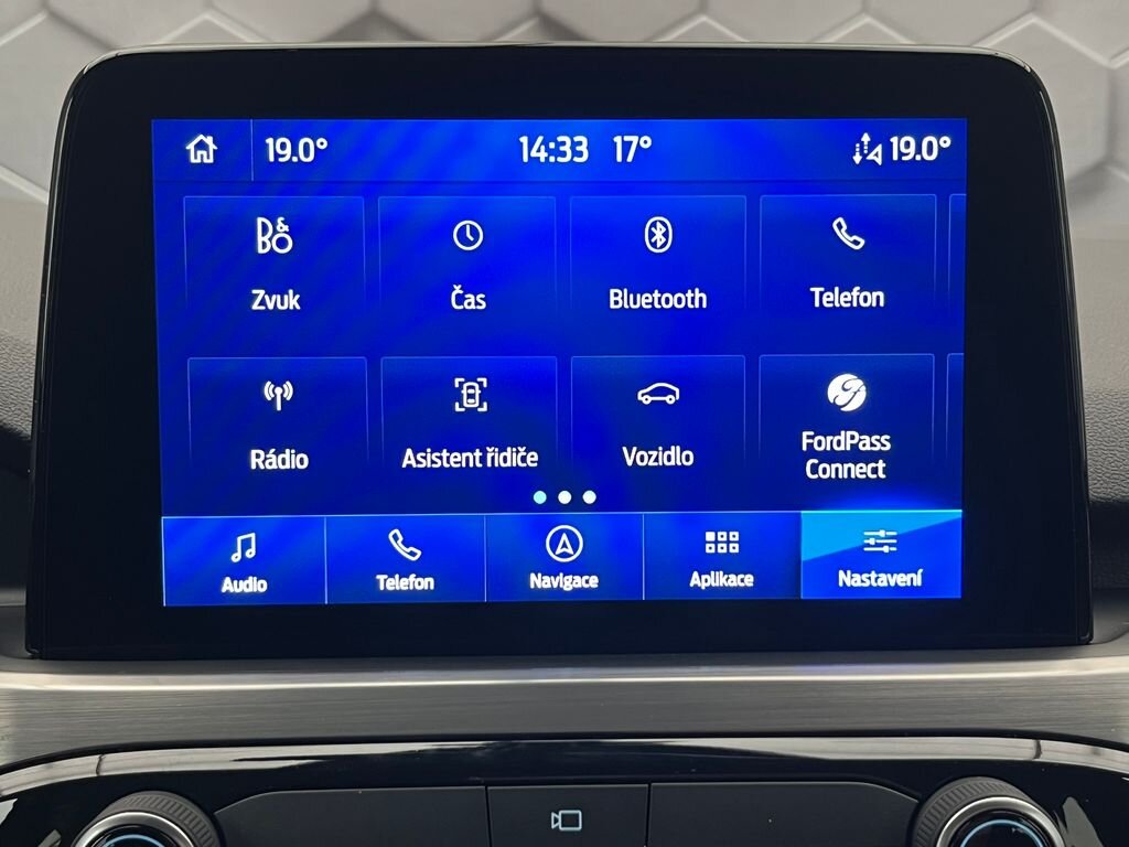 Ford Kuga SUV / Terénní 2,5 l 140 kw