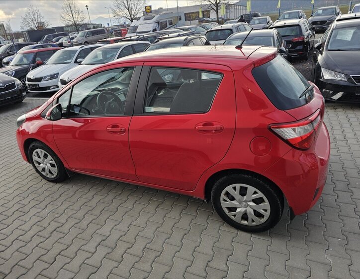 Toyota Yaris 9