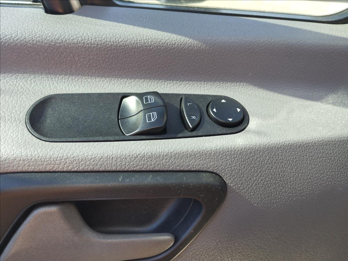 Volkswagen Crafter Valník 2,5 l 100 kw