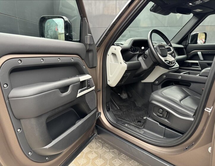 Land Rover Defender Ostatní 3,0 l 221 kw