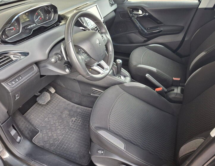 Peugeot 208 Hatchback 1,2 l 60 kw