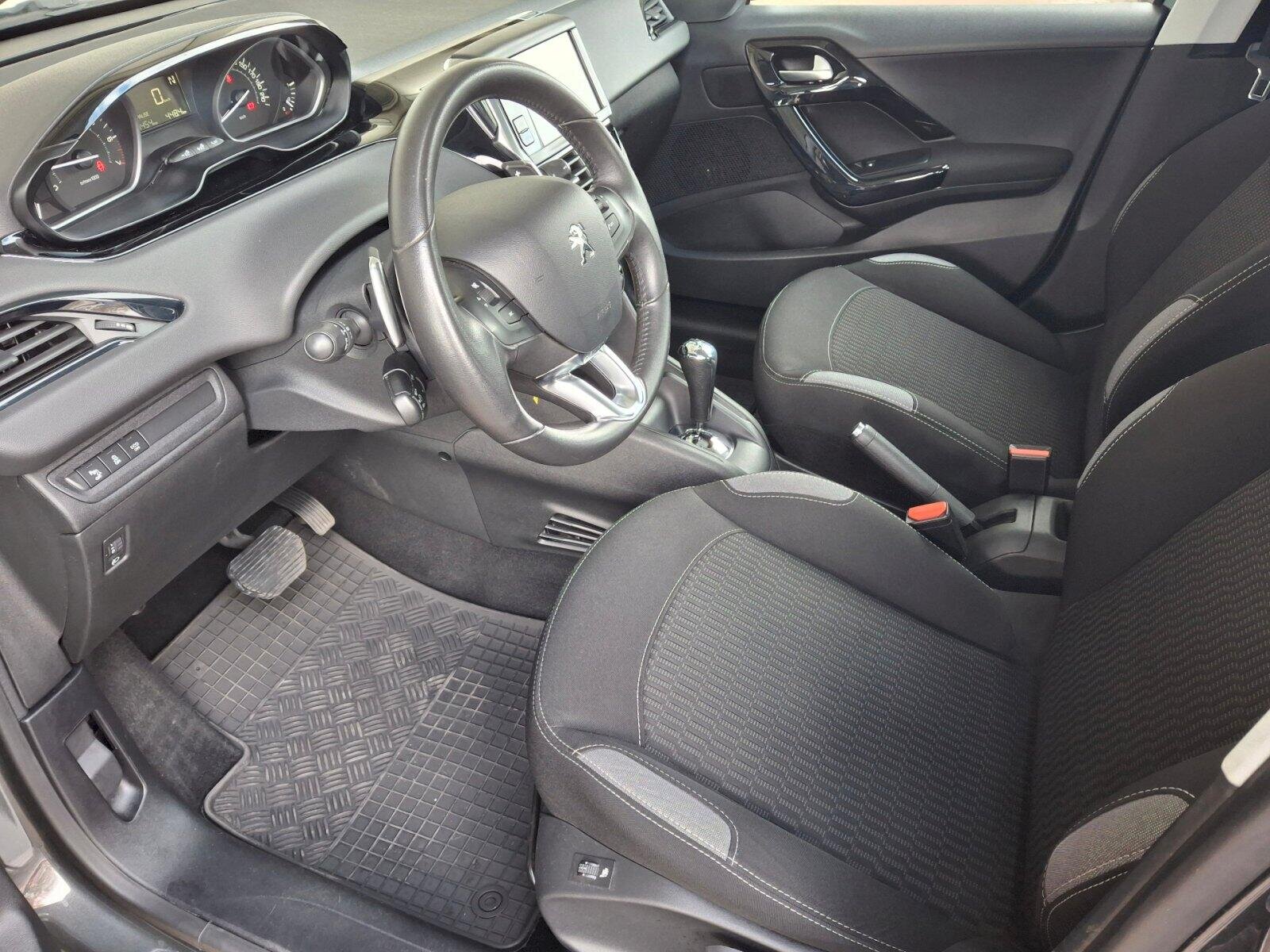 Peugeot 208 Hatchback 1,2 l 60 kw