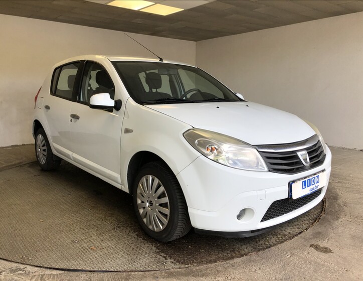Dacia Sandero 1