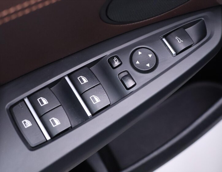 BMW X4 SUV / Terénní 2,0 l 140 kw