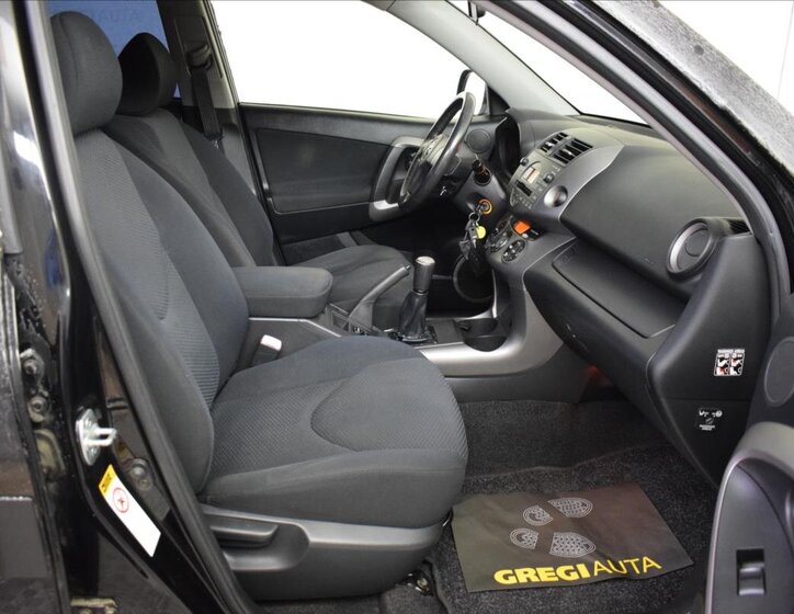 Toyota RAV4 SUV 2,0 l 112 kw