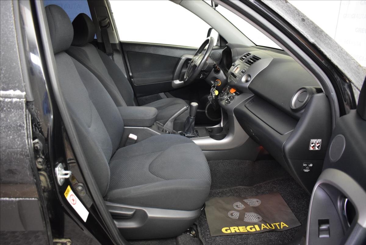 Toyota RAV4 SUV 2,0 l 112 kw