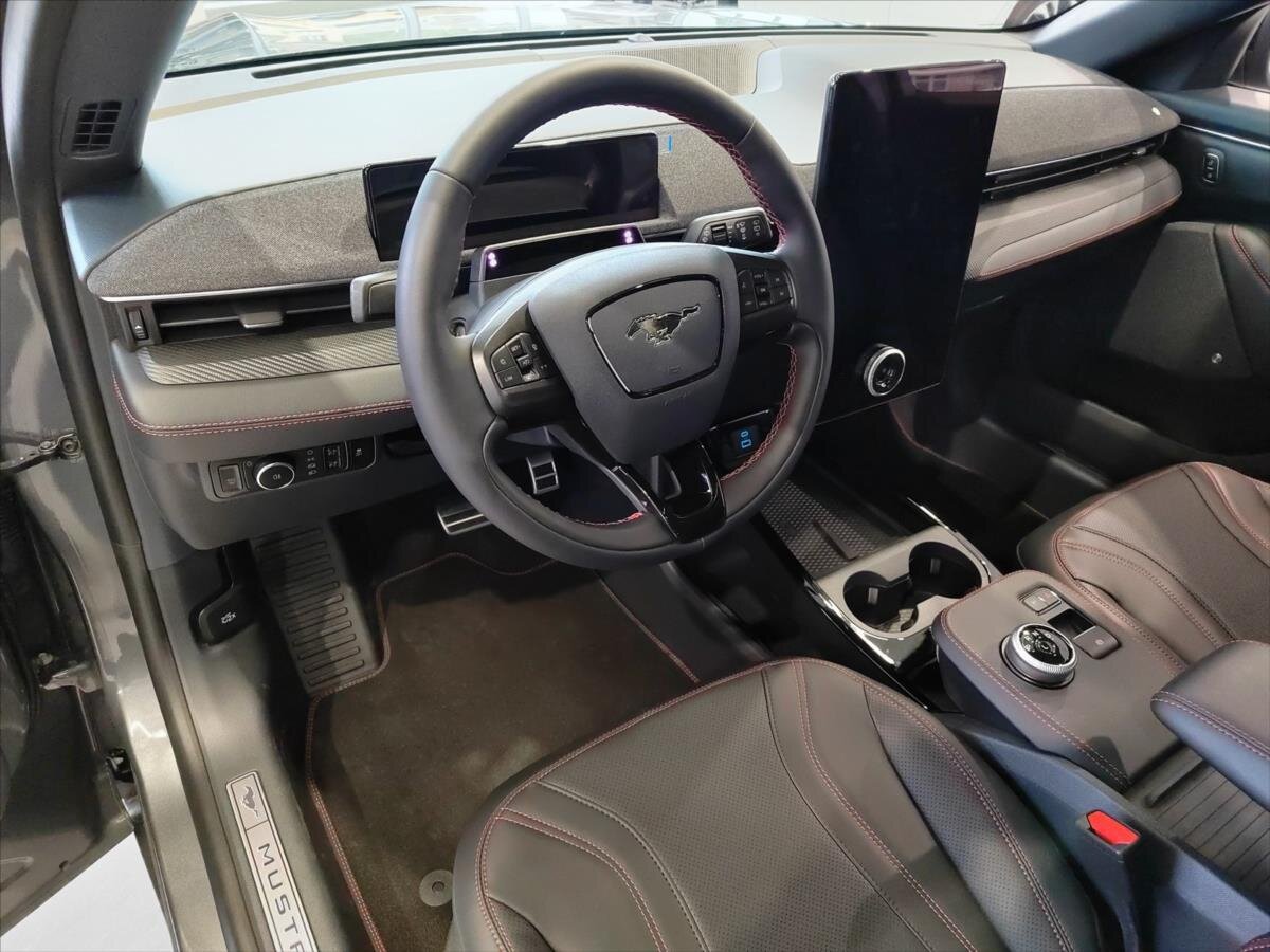 Ford Mustang Mach-E SUV / Terénní 0,0 198 kw