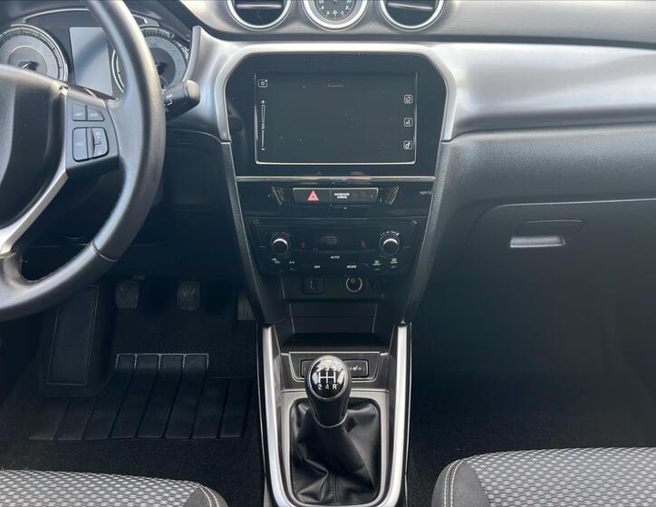 Suzuki Vitara 10