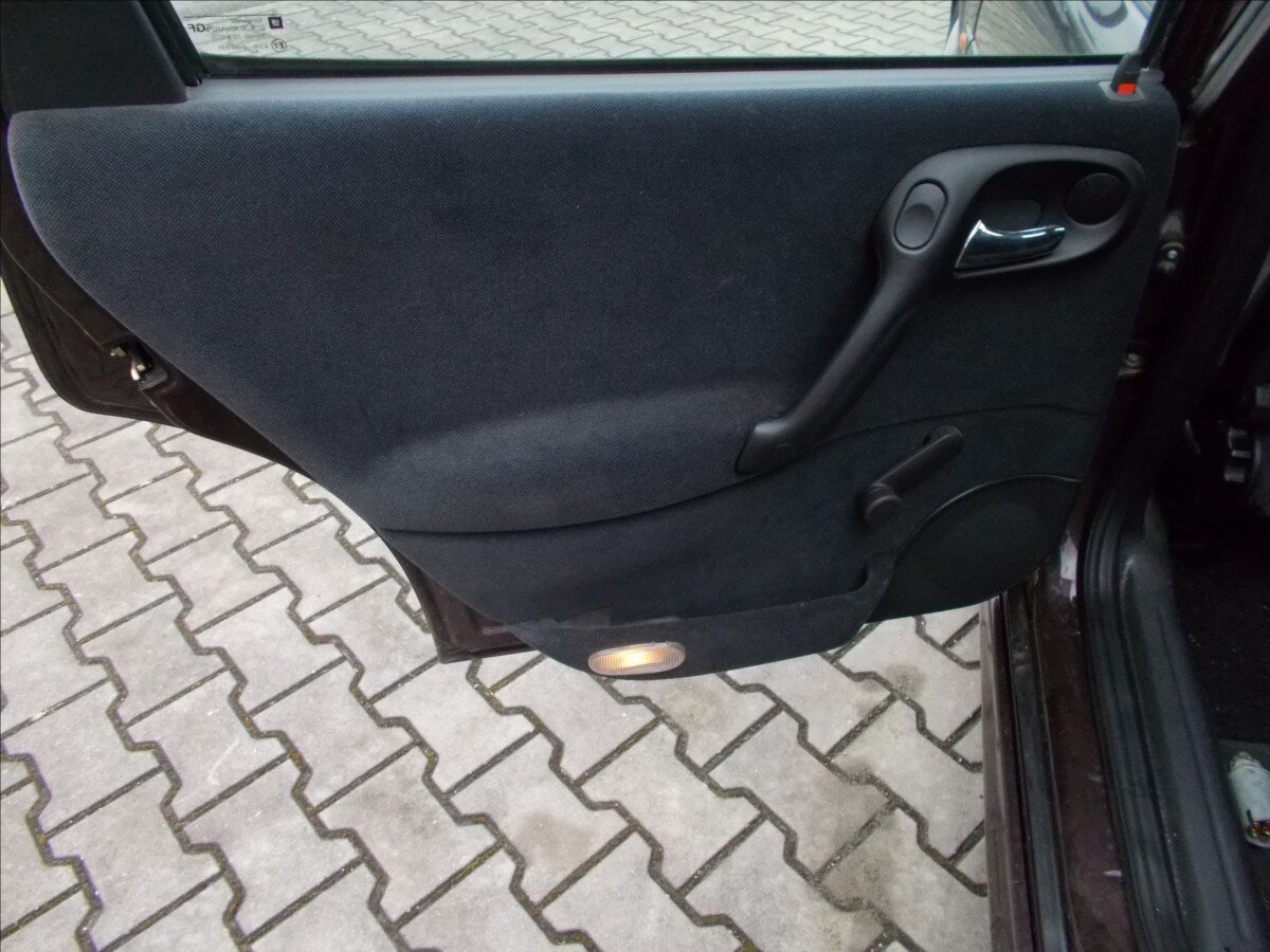 Opel Vectra Sedan 1,6 l 74 kw