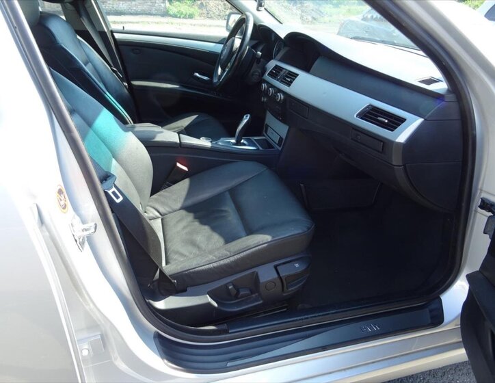 BMW Řada 5 Kombi 3,0 l 173 kw