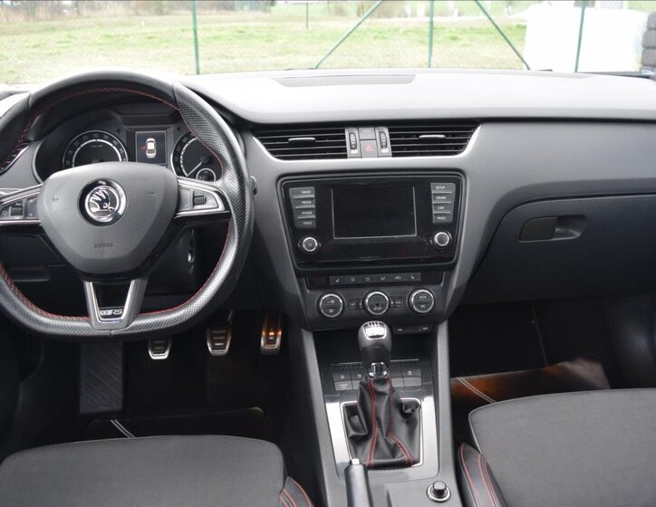 Škoda Octavia Sedan / Limuzína 2,0 l 135 kw