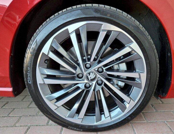 Škoda Superb Kombi 1,5 l 150 kw