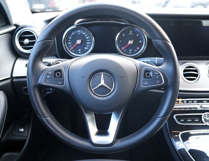 Mercedes-Benz Třídy E 33