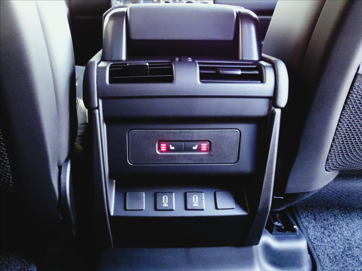 Land Rover Defender SUV 3,0 l 257 kw