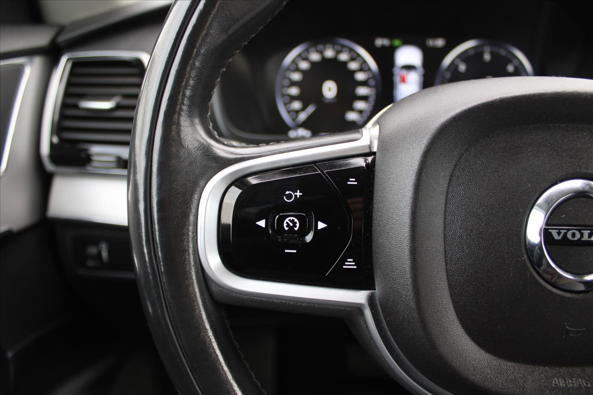 Volvo XC90 SUV 2,0 l 177 kw