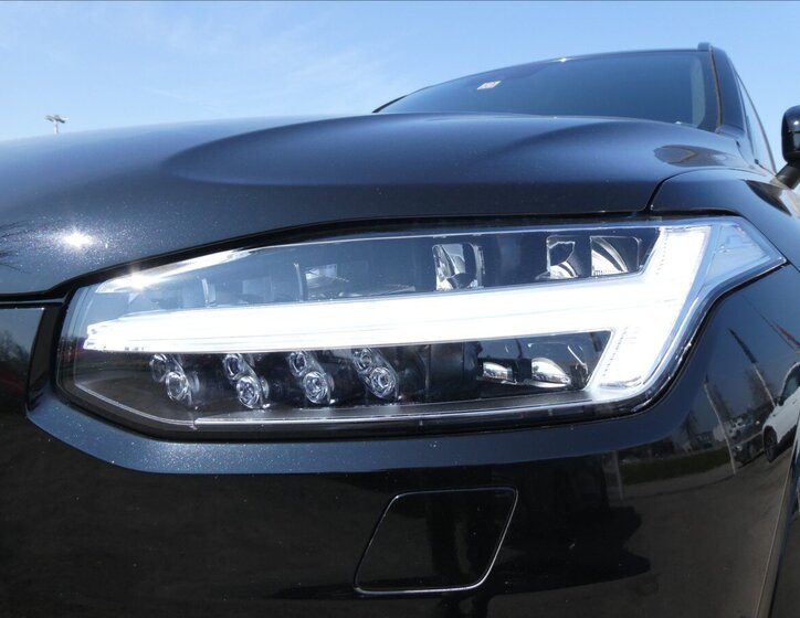 Volvo XC90 SUV / Terénní 2,0 l 228 kw