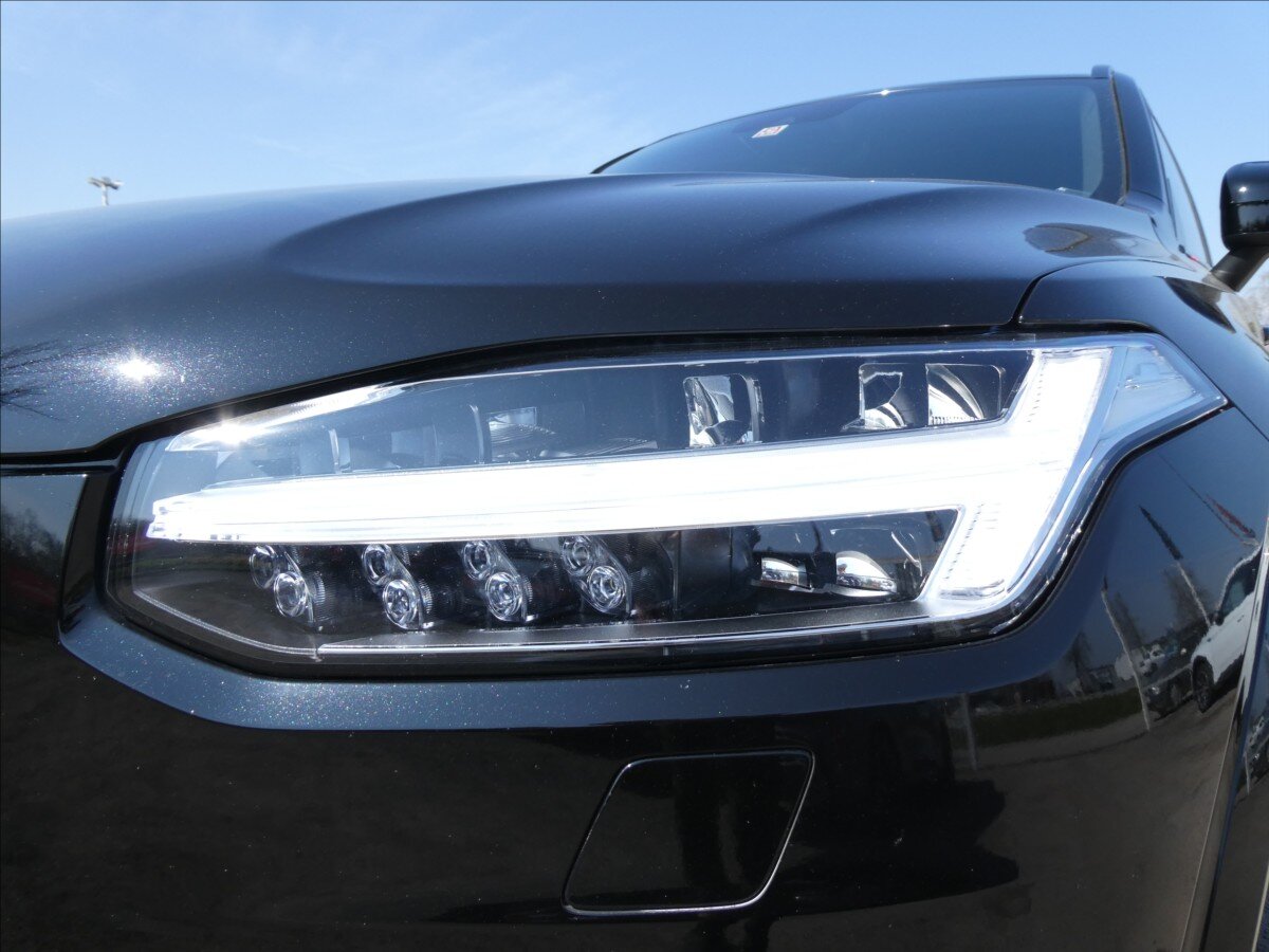 Volvo XC90 SUV / Terénní 2,0 l 228 kw