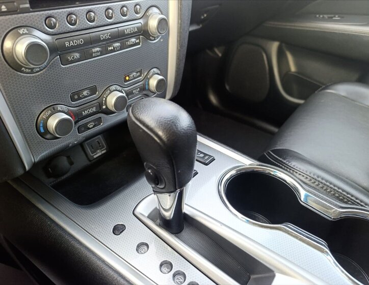 Nissan Pathfinder SUV 3,5 l 212 kw