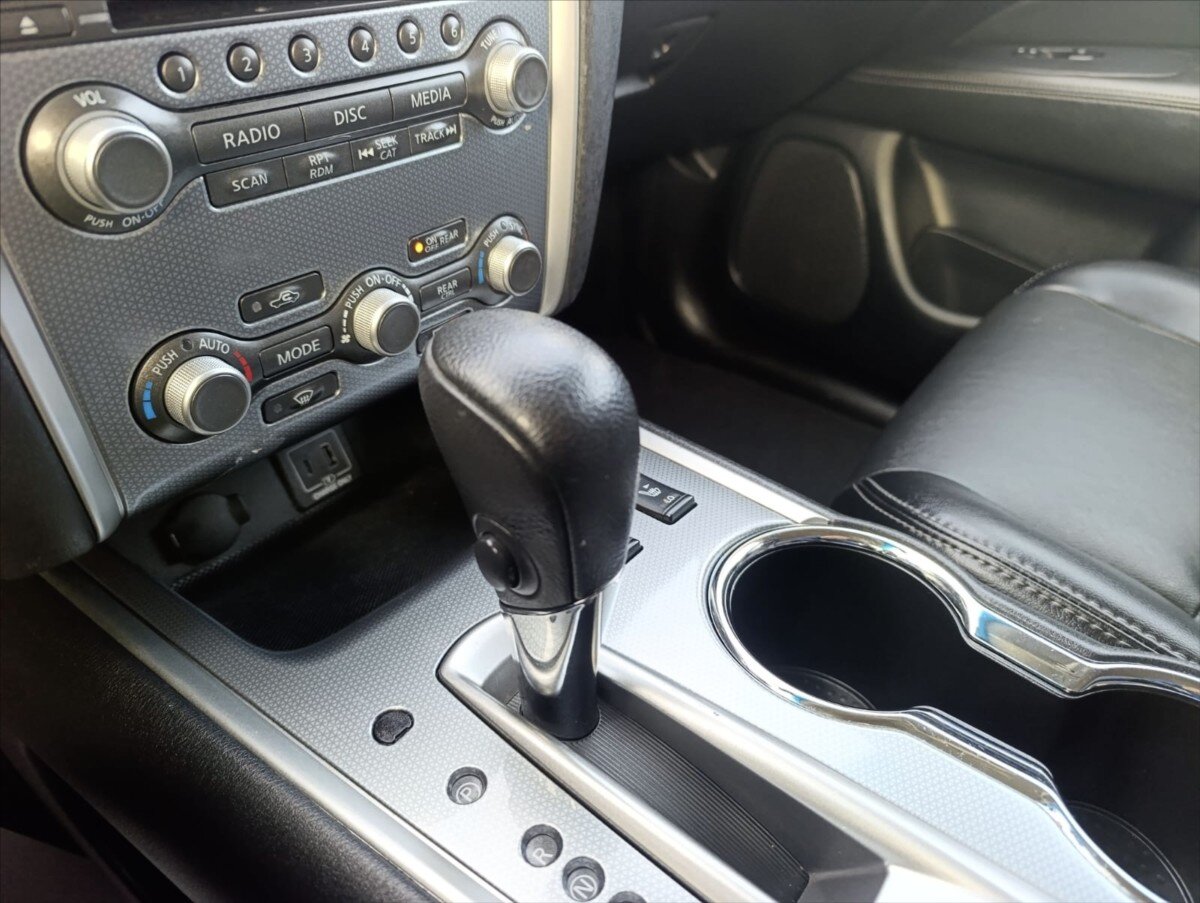 Nissan Pathfinder SUV 3,5 l 212 kw