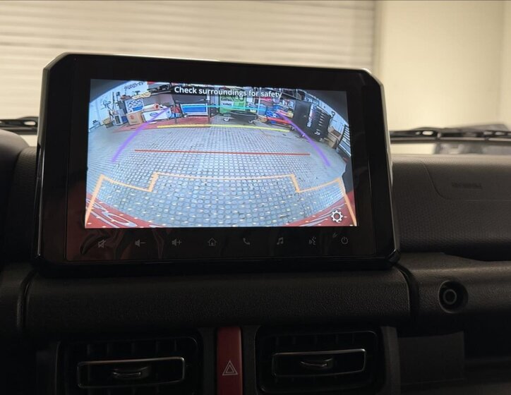 Suzuki Jimny SUV 1,5 l 75 kw