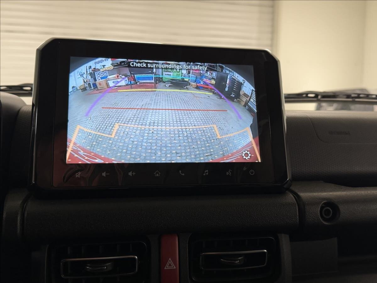 Suzuki Jimny SUV 1,5 l 75 kw