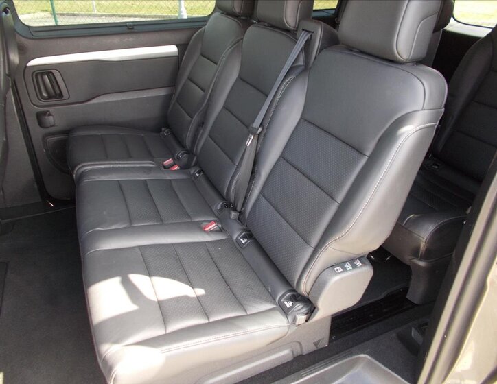 Peugeot Traveller 20