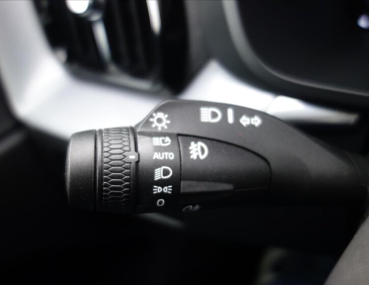 Volvo XC60 SUV / Terénní 2,0 l 110 kw