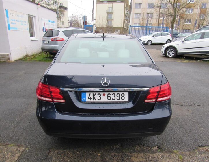 Mercedes-Benz Třídy E Sedan / Limuzína 3,0 l 190 kw
