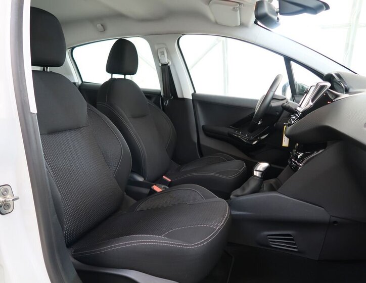 Peugeot 208 Hatchback 1,2 l 81 kw