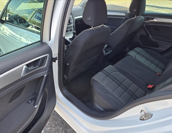 Volkswagen Golf Hatchback 1,2 l 63 kw