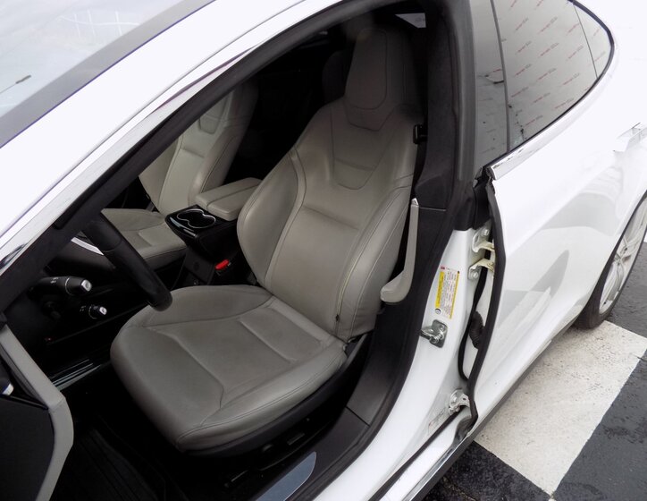 Tesla Model S 15