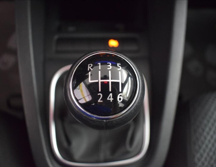 Volkswagen Jetta Sedan / Limuzína 1,2 l 77 kw