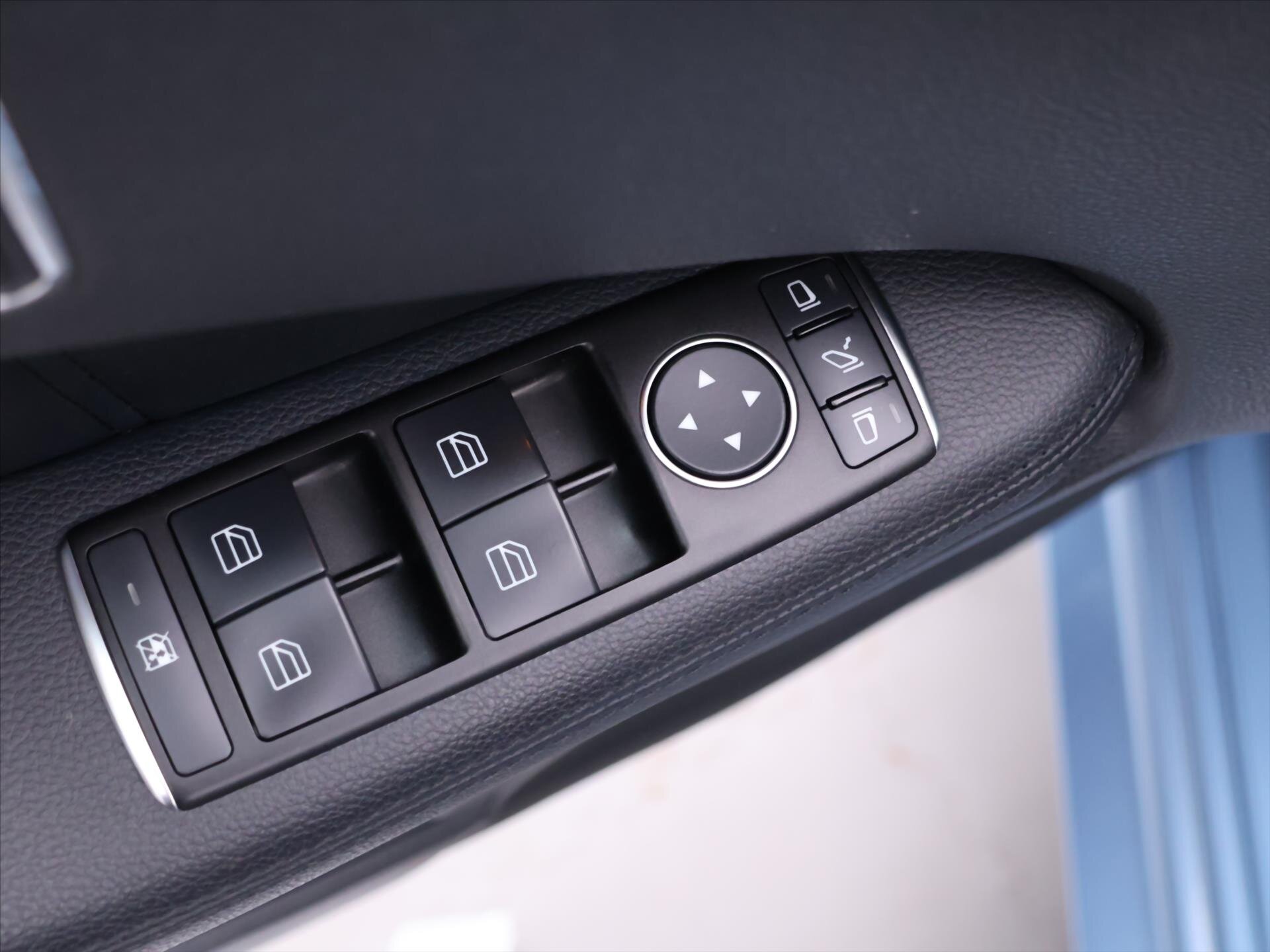 Mercedes-Benz Třídy E Sedan 3,0 l 195 kw