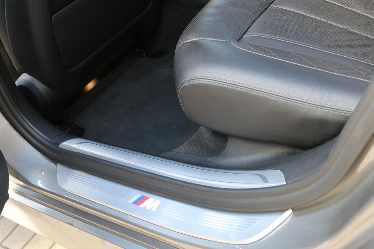 BMW Řada 7 Sedan / Limuzína 3,0 l 294 kw