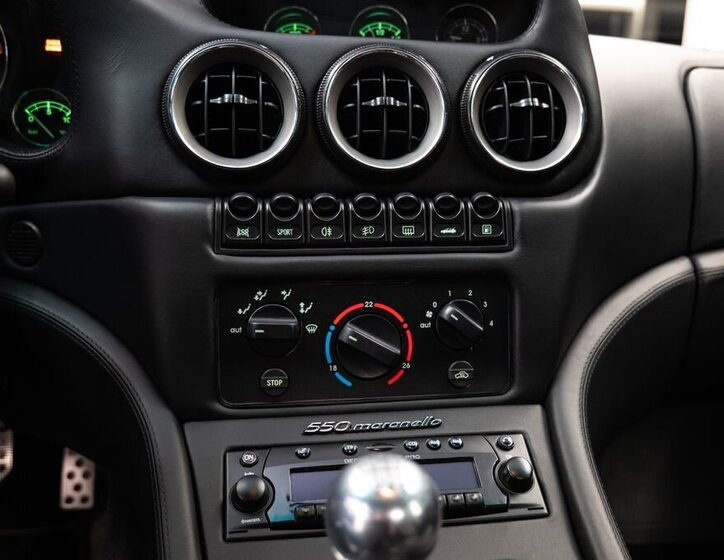 Ferrari 550 Kupé 5,5 l 357 kw