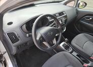 KIA Rio 16