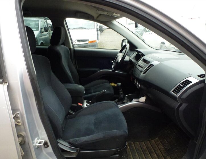 Mitsubishi Outlander SUV / Terénní 2,0 l 103 kw