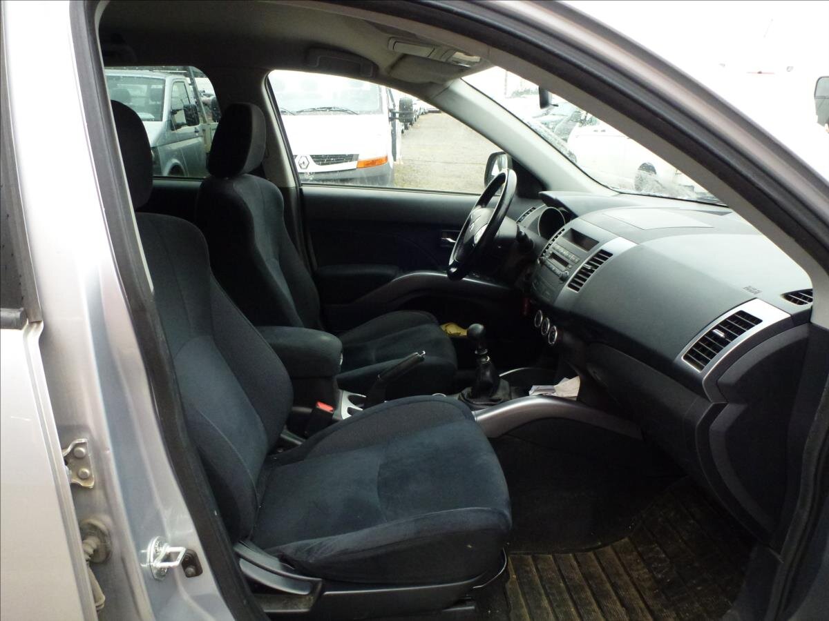 Mitsubishi Outlander SUV / Terénní 2,0 l 103 kw