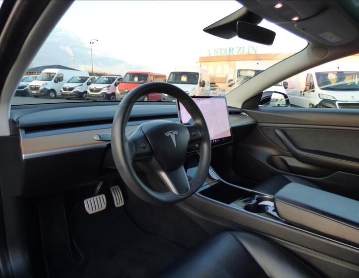 Tesla Model 3 9