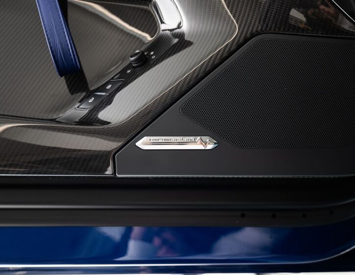 Lamborghini Aventador 12