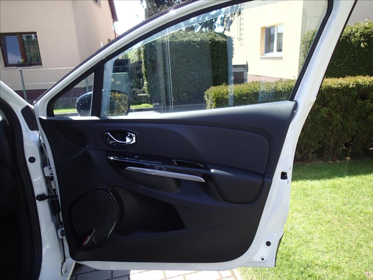 Renault Clio Hatchback 1,1 l 54 kw