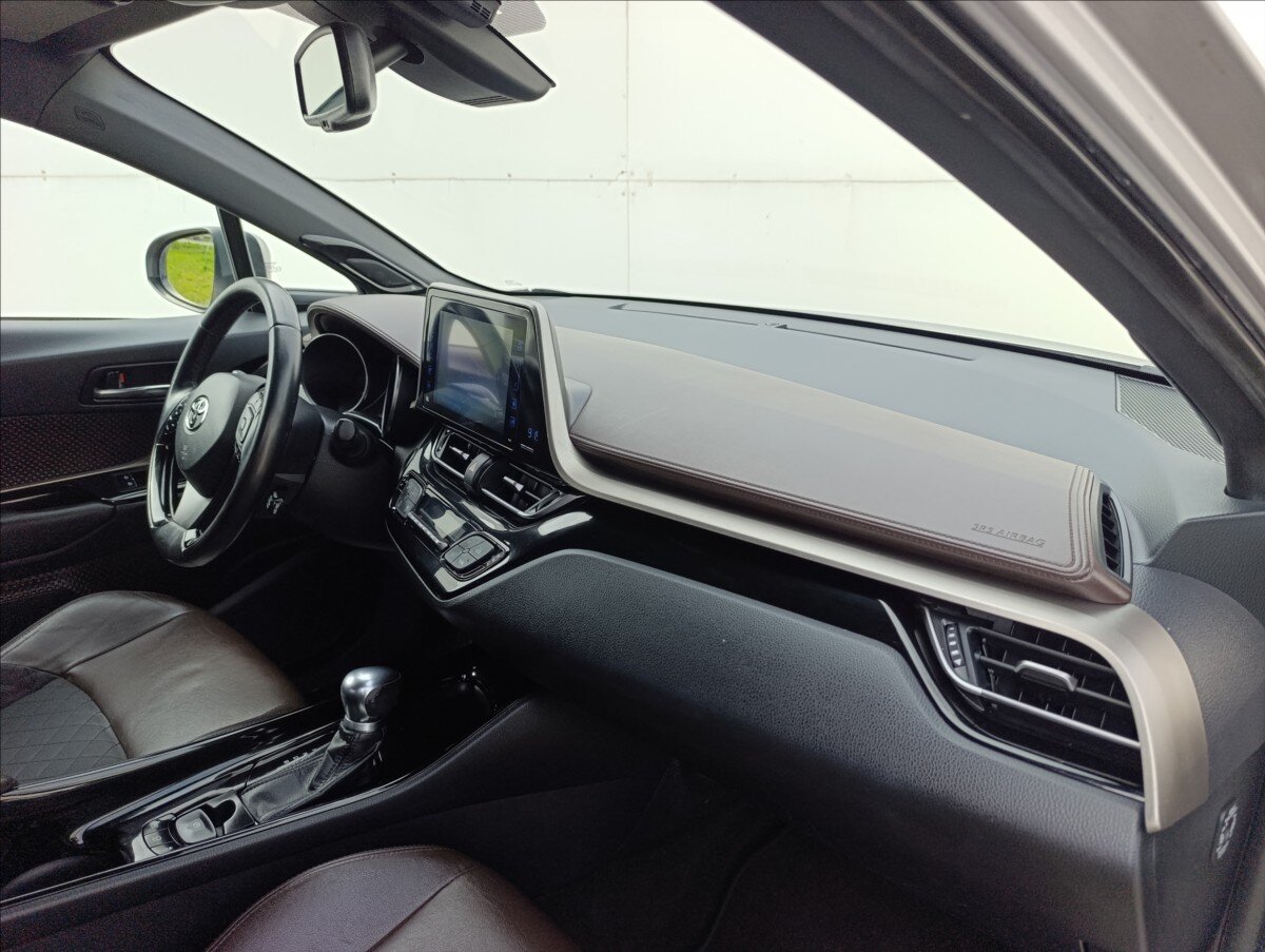 Toyota C-HR Hatchback 1,8 l 72 kw