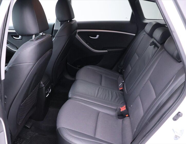 Hyundai i30 Kombi 1,6 l 99 kw