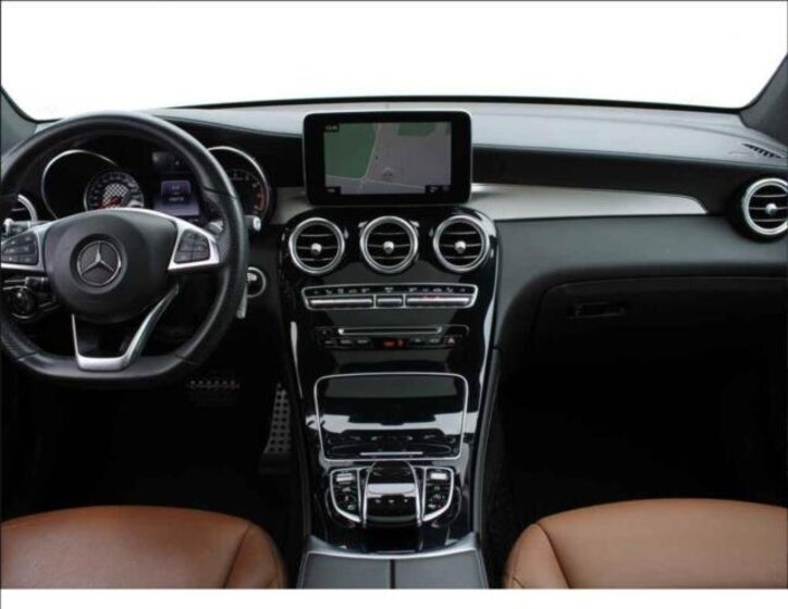 Mercedes-Benz GLC SUV 3,0 l 270 kw
