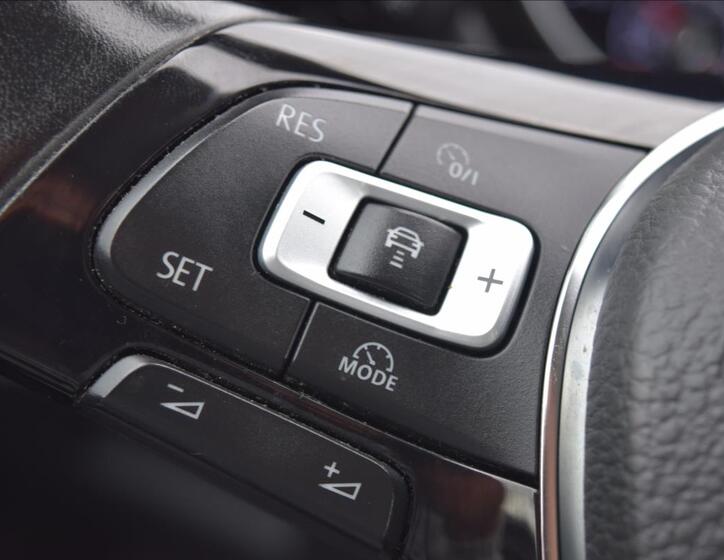 Volkswagen Golf Sportsvan 37